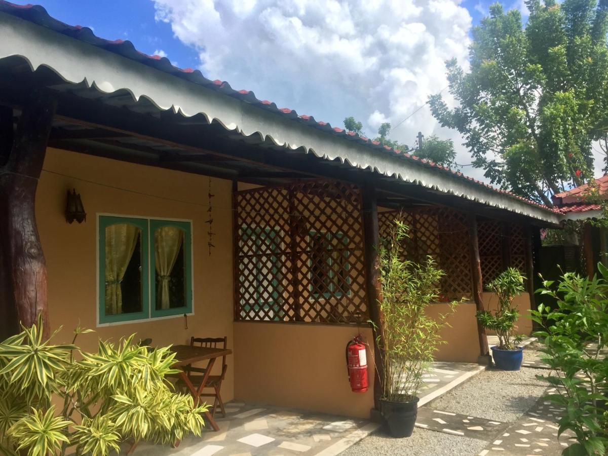 Soluna Guest House Пантай-Ченанг Екстер'єр фото